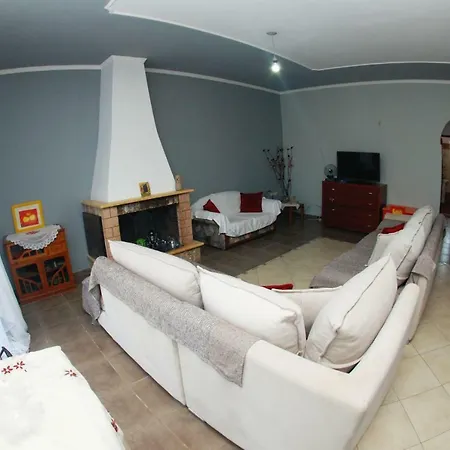Tiku Friend's Aparments *